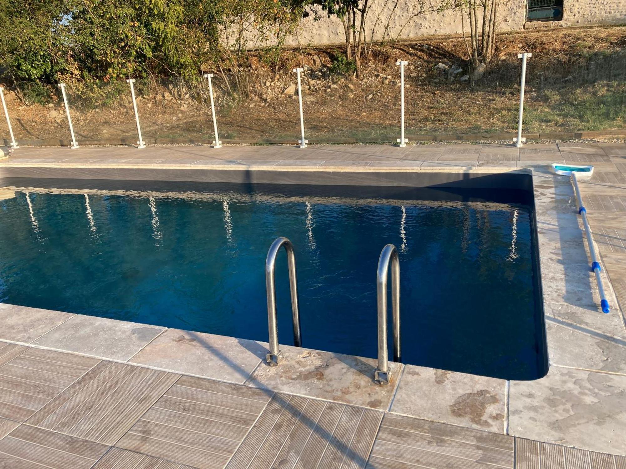 La Roulotte Clerelu - Du Domaine Des Ramonets Guest House การ์ออร์ ภายนอก รูปภาพ