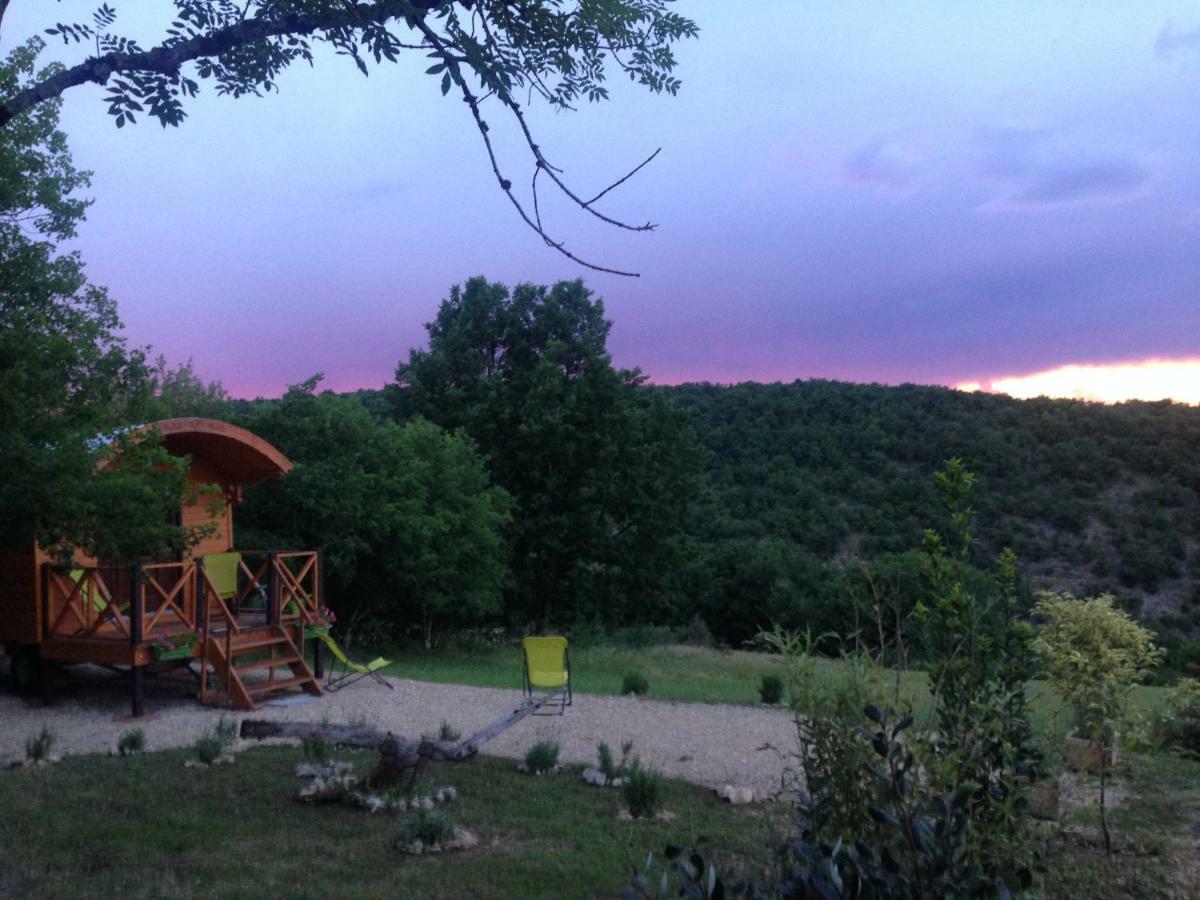 La Roulotte Clerelu - Du Domaine Des Ramonets Guest House การ์ออร์ ภายนอก รูปภาพ