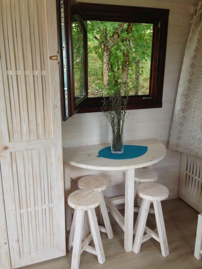 La Roulotte Clerelu - Du Domaine Des Ramonets Guest House การ์ออร์ ภายนอก รูปภาพ